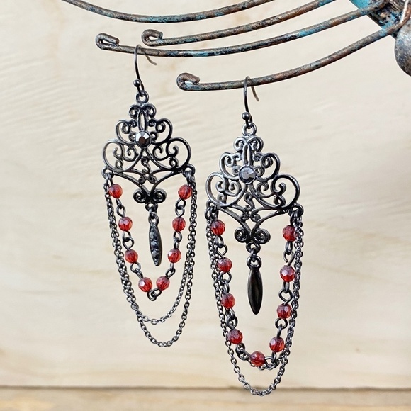 Chandelier‎ Earrings Black Metal Red Beads - Picture 1 of 3